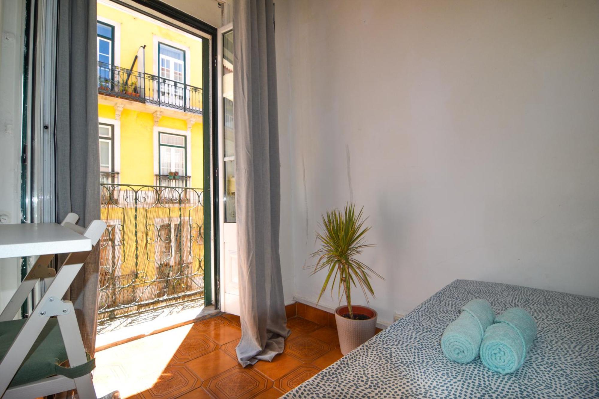 Shared Apartment With Bright Private Patio In Lisboa Exteriér fotografie