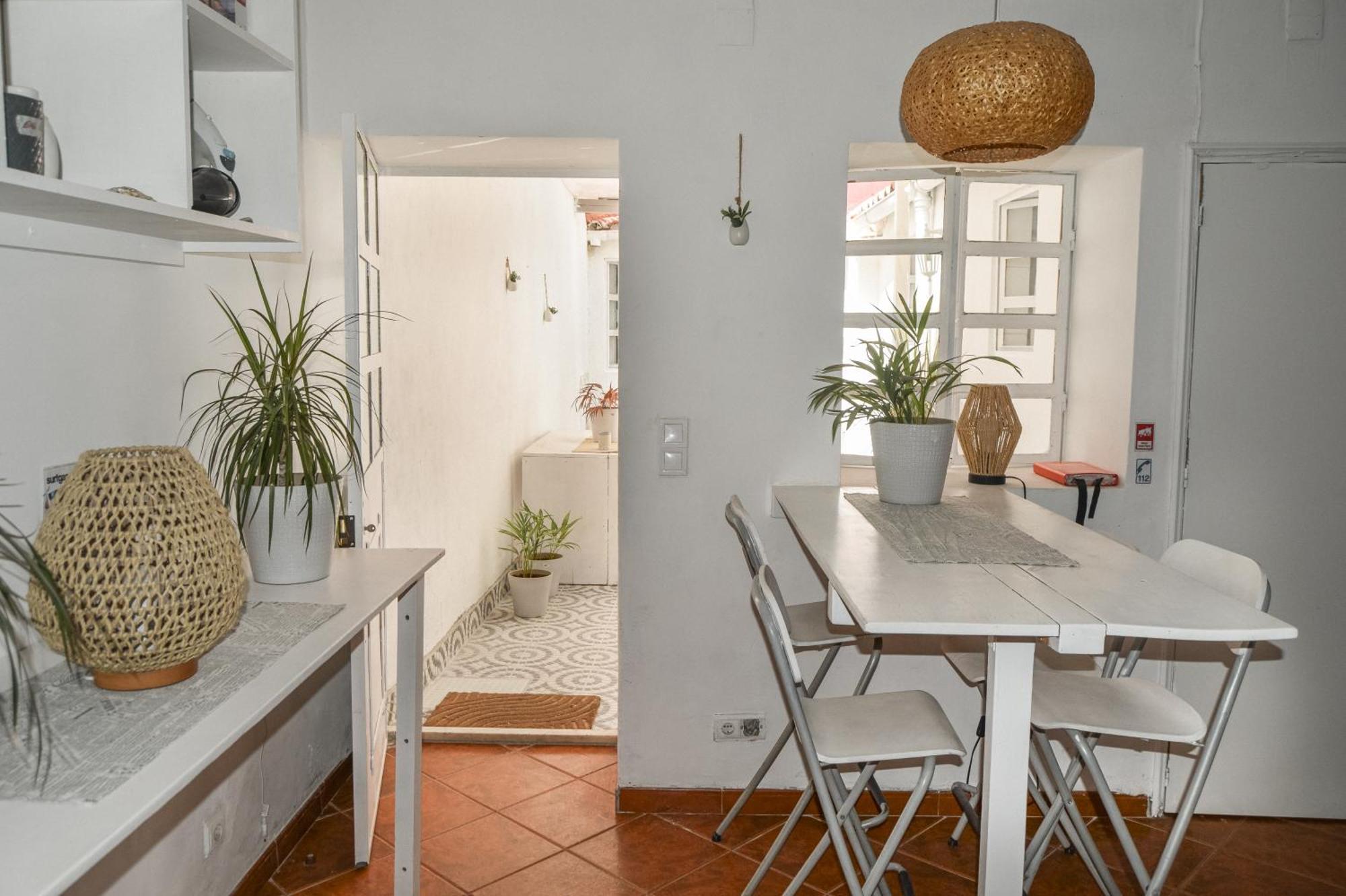 Shared Apartment With Bright Private Patio In Lisboa Exteriér fotografie